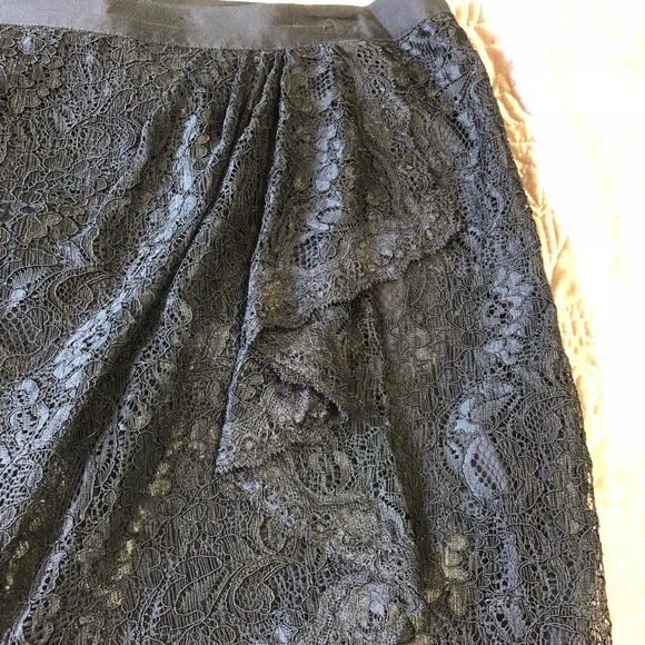 Black lace mini skirt - Picture 3 of 4